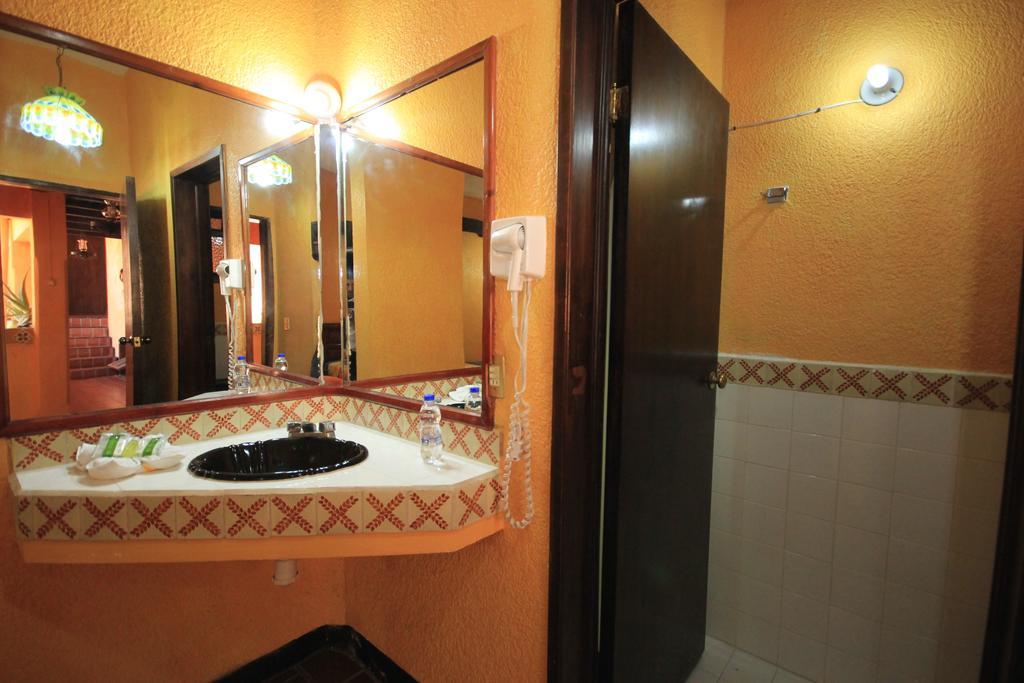 Hotel Plaza Santo Domingo San Cristóbal de Las Casas Chambre photo