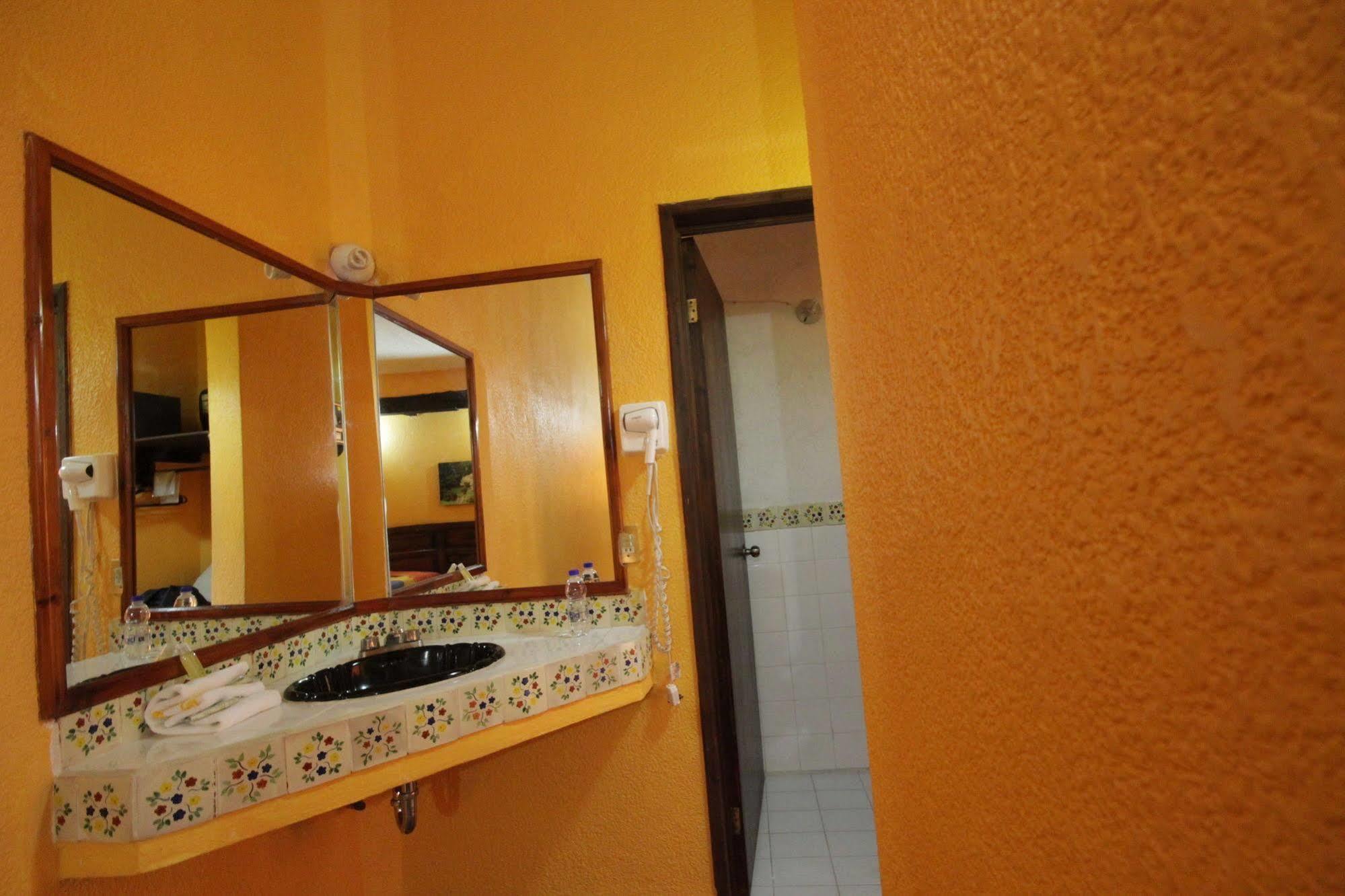 Hotel Plaza Santo Domingo San Cristóbal de Las Casas Extérieur photo