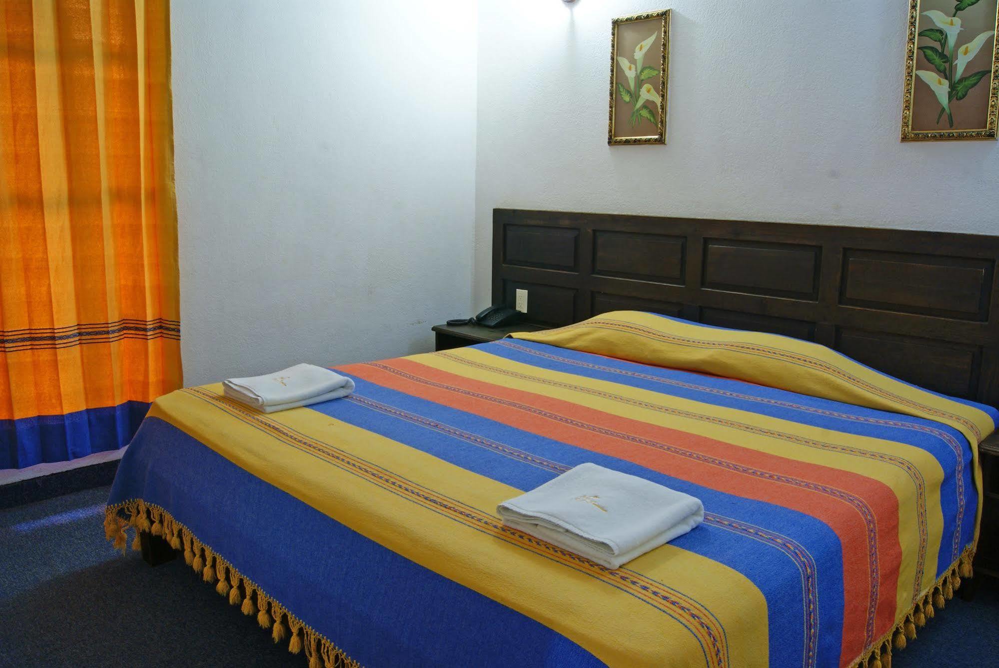 Hotel Plaza Santo Domingo San Cristóbal de Las Casas Extérieur photo